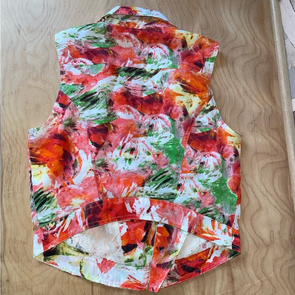 Chord Lace-lined Floral Vest - Picture 5 of 10